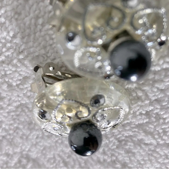 Vintage Clear  Plastic Grey Faux Pearl Round Clip On Earrings - Picture 5 of 10